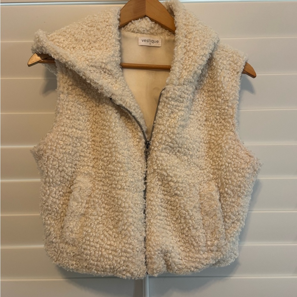 Vestique Fleece Vest in Cream